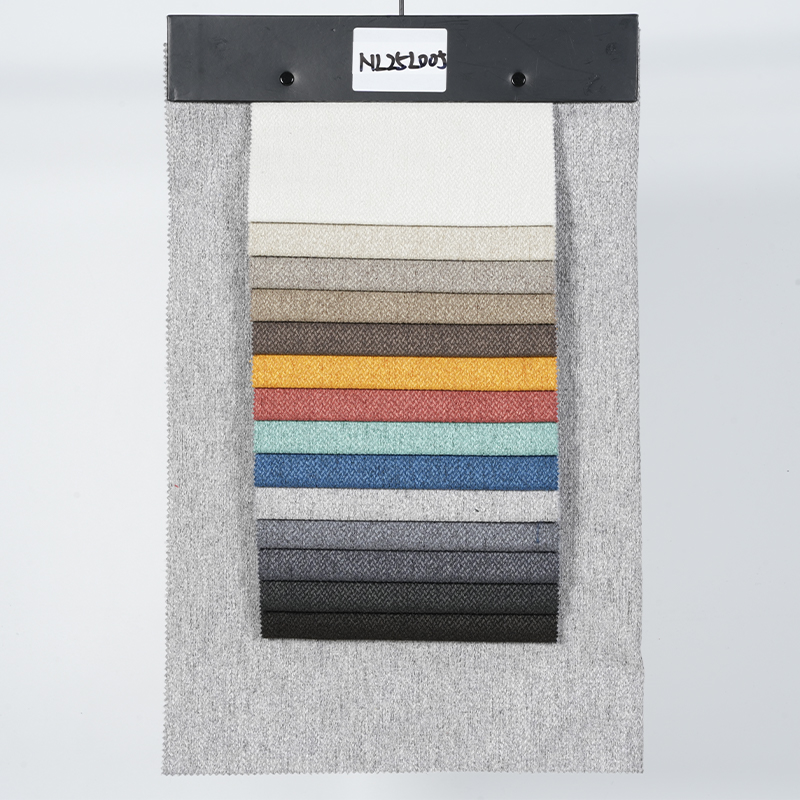 Uregelmæssig prikket polyester sofastof